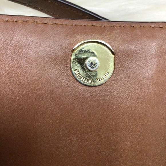 MICHAEL KORS BROOKLYN GROMMET Caramel Brown Leather Crossbody Bag Purse Flap - Picture 9 of 14